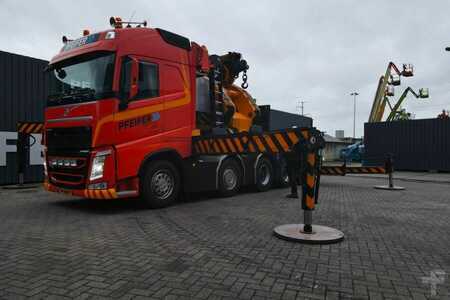 Volvo FH12 With Cormach 135t/m Crane Volvo FH12 10x4 Wit