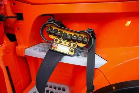 Truck 0 Volvo FH12 With Cormach 135t/m Crane Volvo FH12 10x4 Wit (15)