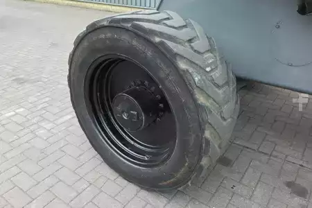 Kompaktlader 0 [div] 1250AJP Diesel, 4x4x4 Drive, 40.1m Working Height, (14)
