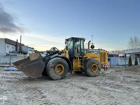 Radlader 2010 John Deere 744K Bell L2606E 25ton weight loader (1)