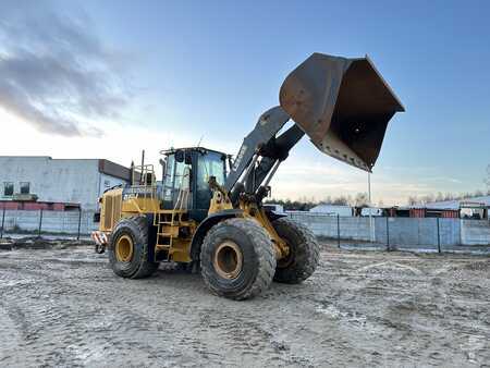 Radlader 2010 John Deere 744K Bell L2606E 25ton weight loader (4)