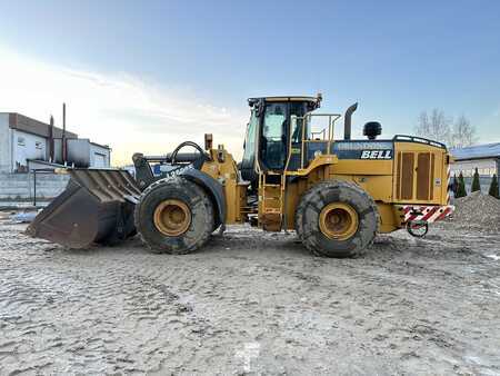 Radlader 2010 John Deere 744K Bell L2606E 25ton weight loader (7)