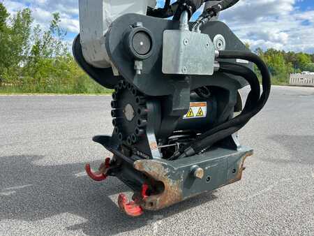 Korečková rýpadla 2024 Takeuchi TB 2150 R CV V3 (11)
