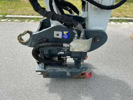 Korečková rýpadla 2024 Takeuchi TB 2150 R CV V3 (12)