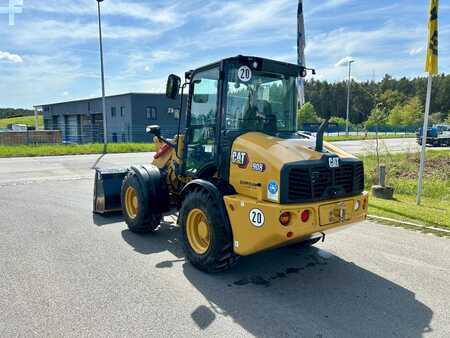 Kolové nakladače 2024 Caterpillar 908NG (2)