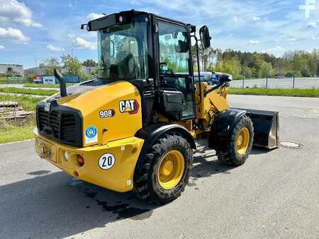 Kolové nakladače 2024 Caterpillar 908NG (4)