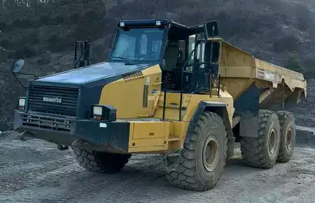 Csuklós dömperek 2011 Komatsu HM400-5 (1)