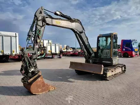Rupsgraafmachines 2017 Volvo ECR 88 D (1)