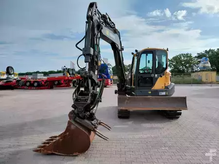 Rupsgraafmachines 2017 Volvo ECR 88 D (3)