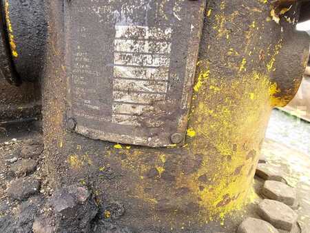 Implementos 0 SMP ATLAS T 620 chwytak kolejowy | rail grab (13)