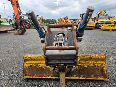 Vedlegg 0 OilQuick OQ 65 Tiltrotator ze skarpówką | roto + bucket (5)