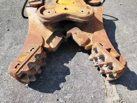 Přídavná zařízení 0 CNH CP 350 Nożyce kruszące hydrauliczne Lehnhoff MS21 (9)
