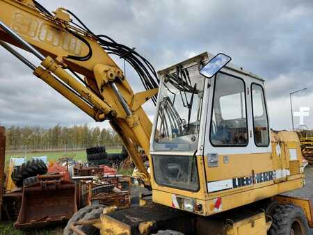 Pelle sur pneus 1992 Liebherr A 900 + Greifer | Chwytak (8)