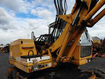 Pelle sur pneus 1992 Liebherr A 900 + Greifer | Chwytak (9)
