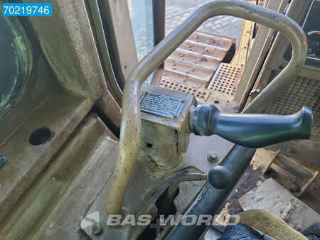 Telaketjupuskutraktorit 1990 Caterpillar D8 N (29)