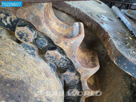 Escavadora de rastos 2015 Caterpillar 374 F L COMES WITH BUCKET (26)