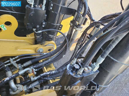 Escavadora de rastos 2015 Caterpillar 374 F L COMES WITH BUCKET (32)