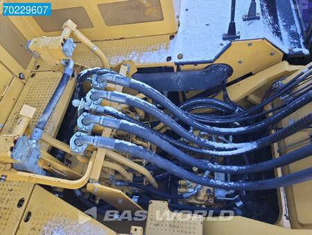 Escavadora de rastos 2015 Caterpillar 374 F L COMES WITH BUCKET (33)