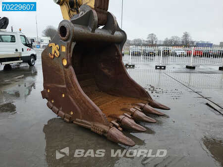 Caterpillar 374 F L COMES WITH BUCKET