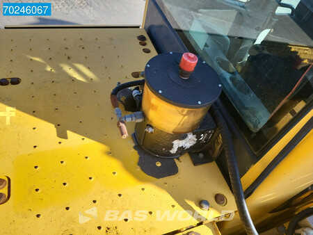 Escavatori cingolati 2006 Komatsu PC240 LC-8 (25)