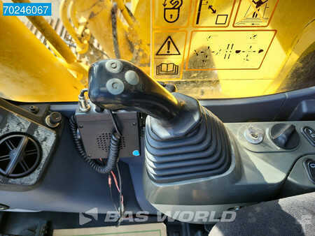 Escavatori cingolati 2006 Komatsu PC240 LC-8 (28)