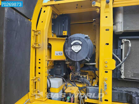 Escavatori cingolati 2018 Komatsu PC240 LC-11 ROTOTILT (24)