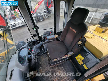 Kolové nakladače 2011 Komatsu WA380-6 (30)