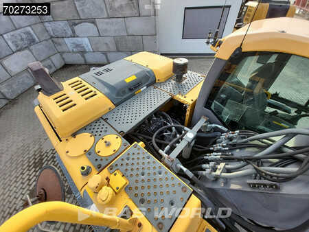Korečková rýpadla 2012 Volvo EC220 D L DUTCH MACHINE (12)