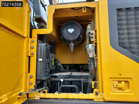 Rupsgraafmachines 2015 Volvo EC300 E L (23)