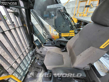 Rupsgraafmachines 2015 Volvo EC300 E L (29)