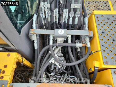 Korečková rýpadla 2013 Volvo EC220 D L (26)
