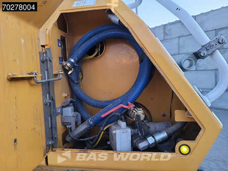 Telaketjupuskutraktorit 2022 Liebherr PR726 LGP RIPPER VALVE (13)