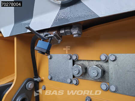 Telaketjupuskutraktorit 2022 Liebherr PR726 LGP RIPPER VALVE (14)