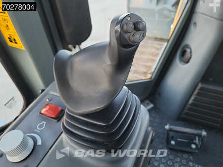 Telaketjupuskutraktorit 2022 Liebherr PR726 LGP RIPPER VALVE (27)