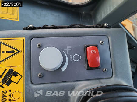 Telaketjupuskutraktorit 2022 Liebherr PR726 LGP RIPPER VALVE (34)