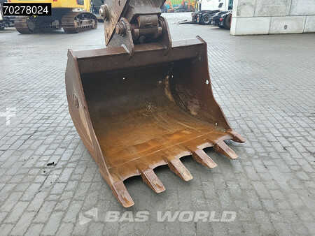Escavatori cingolati 2019 Volvo EC200 E L (16)