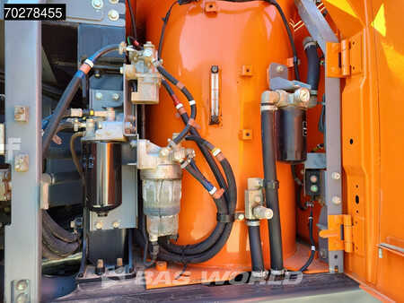 Korečková rýpadla 2017 Hitachi ZX300 LC -6 (28)
