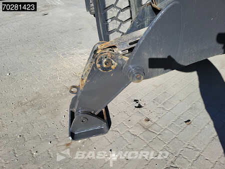 Koparki kołowe 2014 Hitachi ZX140W -5 OUTRIGGERS + BLADE (24)