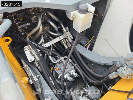 Hydraulic Excavators 2019 Liebherr R922 LC (15)