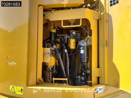 Koparki gąsienicowe 2018 Caterpillar 325 F L 3 BUCKETS (36)