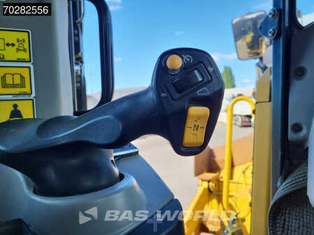 Telaketjupuskutraktorit 2015 Caterpillar D8 T CE CERTIFIED - D8T (38)