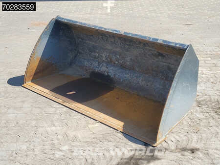 Radlader 2022 Avant M860i ATTACHMENTS INCLUDED (18)