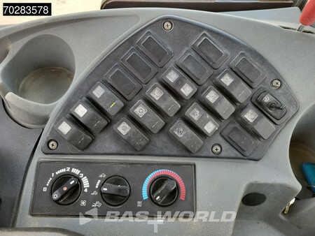 Radlader 2008 New Holland Construction W270 (32)