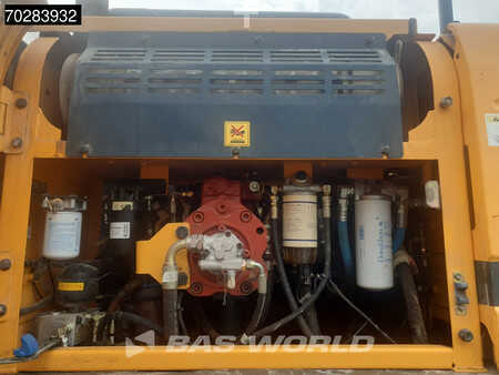 Escavatori cingolati 2017 Hyundai HX380 L (20)