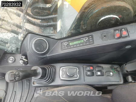 Escavatori cingolati 2017 Hyundai HX380 L (36)