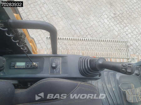 Escavatori cingolati 2017 Hyundai HX380 L (37)