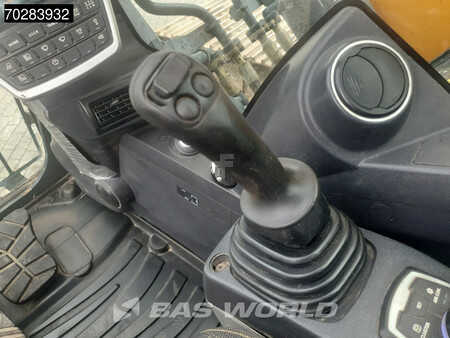 Escavatori cingolati 2017 Hyundai HX380 L (38)