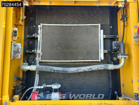 Kettenbagger 2015 Volvo EC300 E L (28)