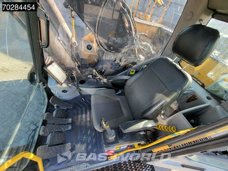 Kettenbagger 2015 Volvo EC300 E L (30)