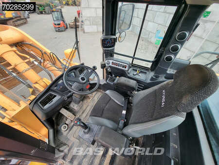 Chargeuse sur pneus 2017 Hyundai HL955 (27)